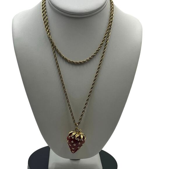 Avon Vintage Gold Tone Rope Chain Red Strawberry Golden Seeds Pendant Necklace - Picture 1 of 13